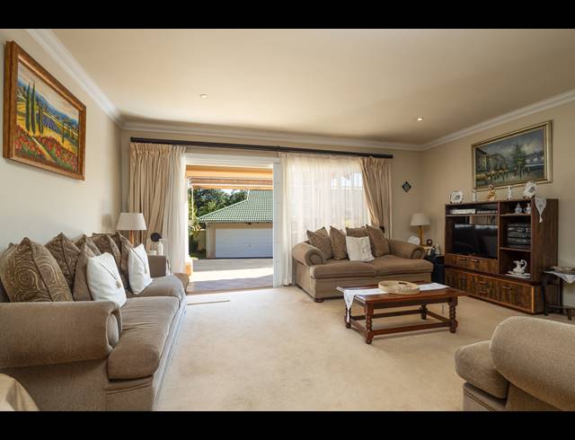 1 BEDROOM SIMPLEX FOR SALE IN SOMERSET PARK
